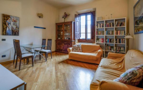 2 Bedroom Cozy Apartment In Firenze